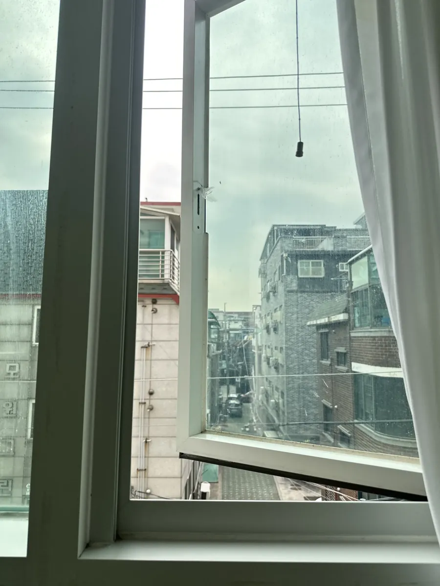 떨어진 창문 손잡이 설치 수리 이전 창문 손잡이